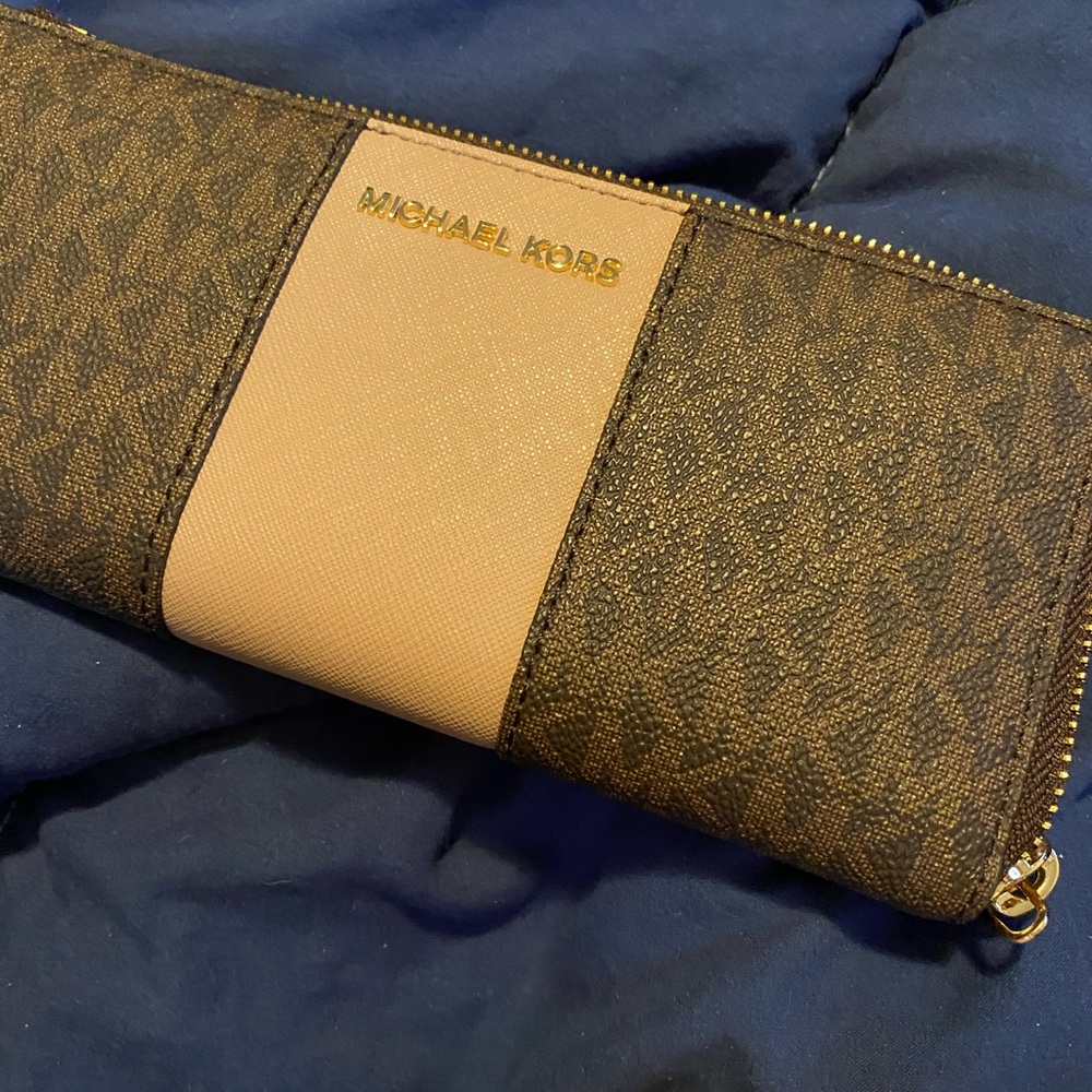 NWOT Michael Kors wallet